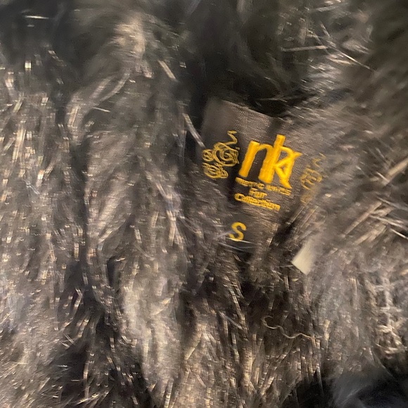 Like new metric knits collection fur vest - Picture 5 of 6